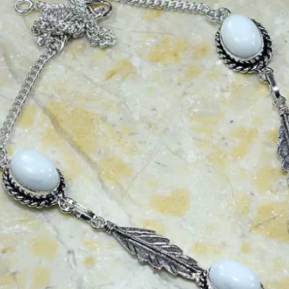 HANDCRAFTED WHITE JADE NECKLACE - Picture 3 of 4